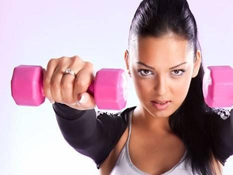 Эффективные упражнения с гантелями для женщин