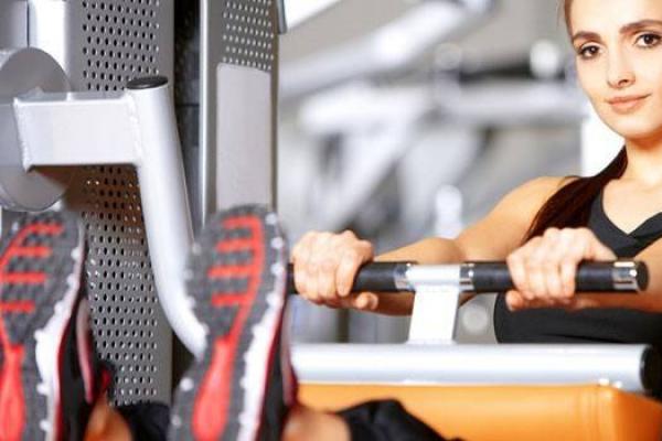 Упражнения для похудения в тренажёрном зале: комплексы и программы тренировок для мужчин и женщин Как похудеть в спортзале девушке